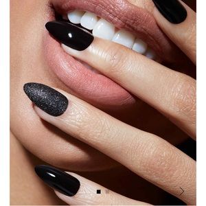 Static nails - 4 sets plus one free partial set